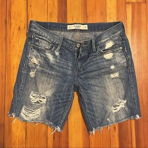 Abercrombie & Fitch mid length shorts! Size 4